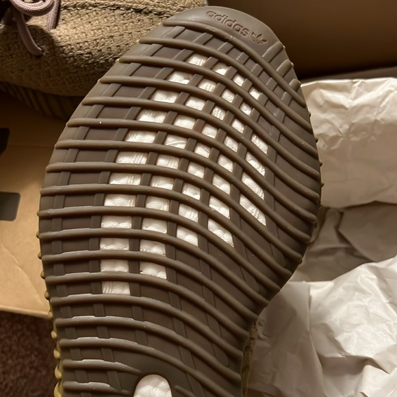 YEEZY BOOST 350 V2 - Picture 10 of 16